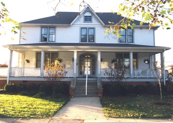 Photo of the Office of University Advancement building